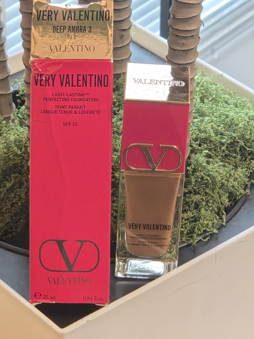 Valentino Very Valentino Light-Lasting Perfecting Foundation SPF 25 DA3 Deep Amb